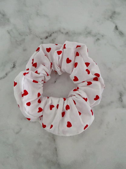 CONFETTI LOVE SCRUNCHIE