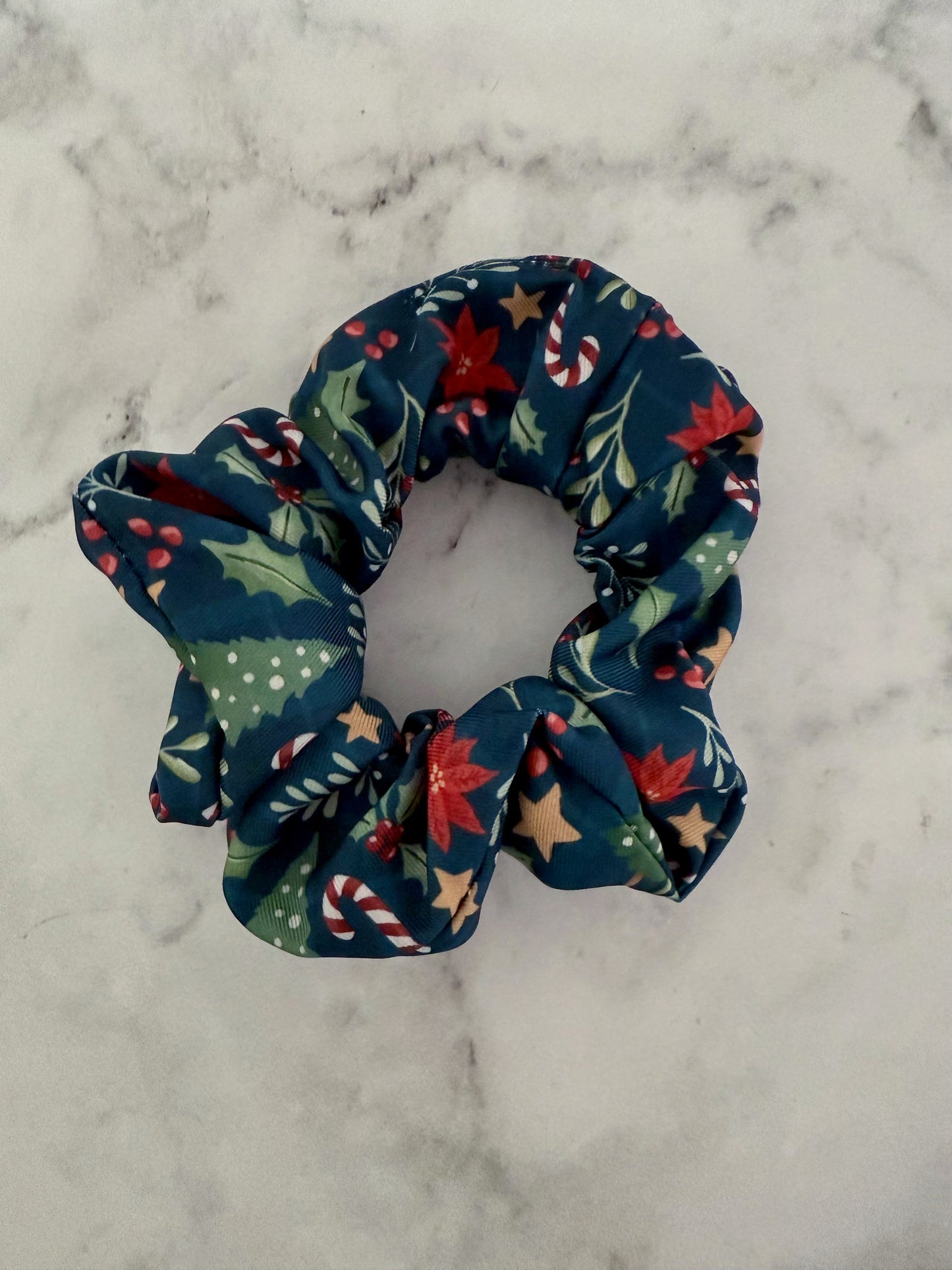 MISTLETOE WISHES SCRUNCHIE