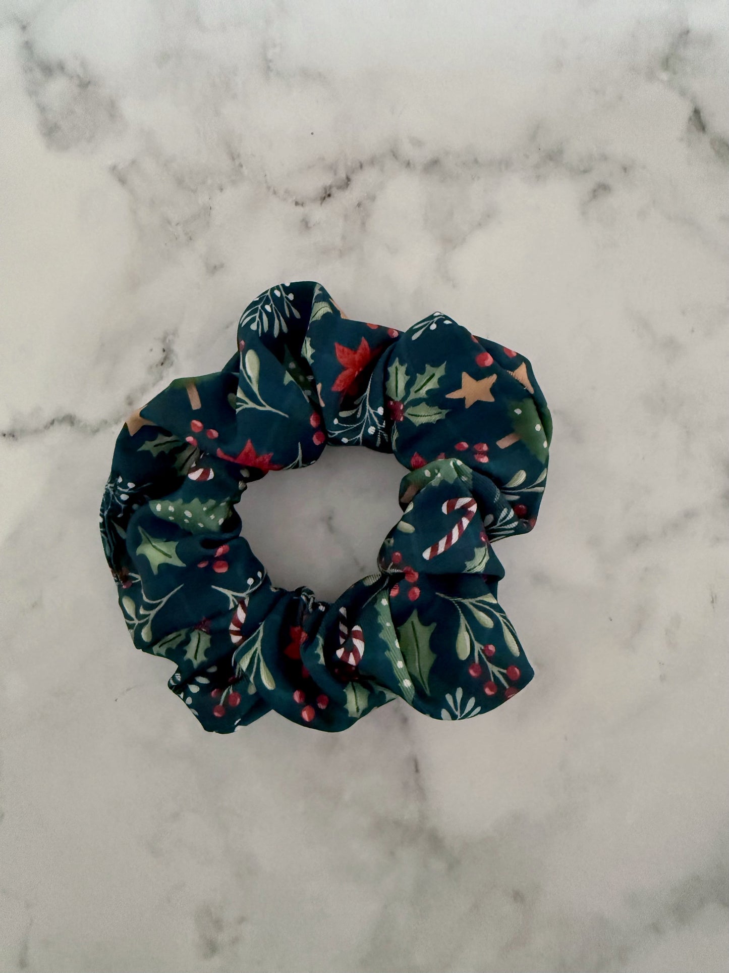 MISTLETOE WISHES SCRUNCHIE