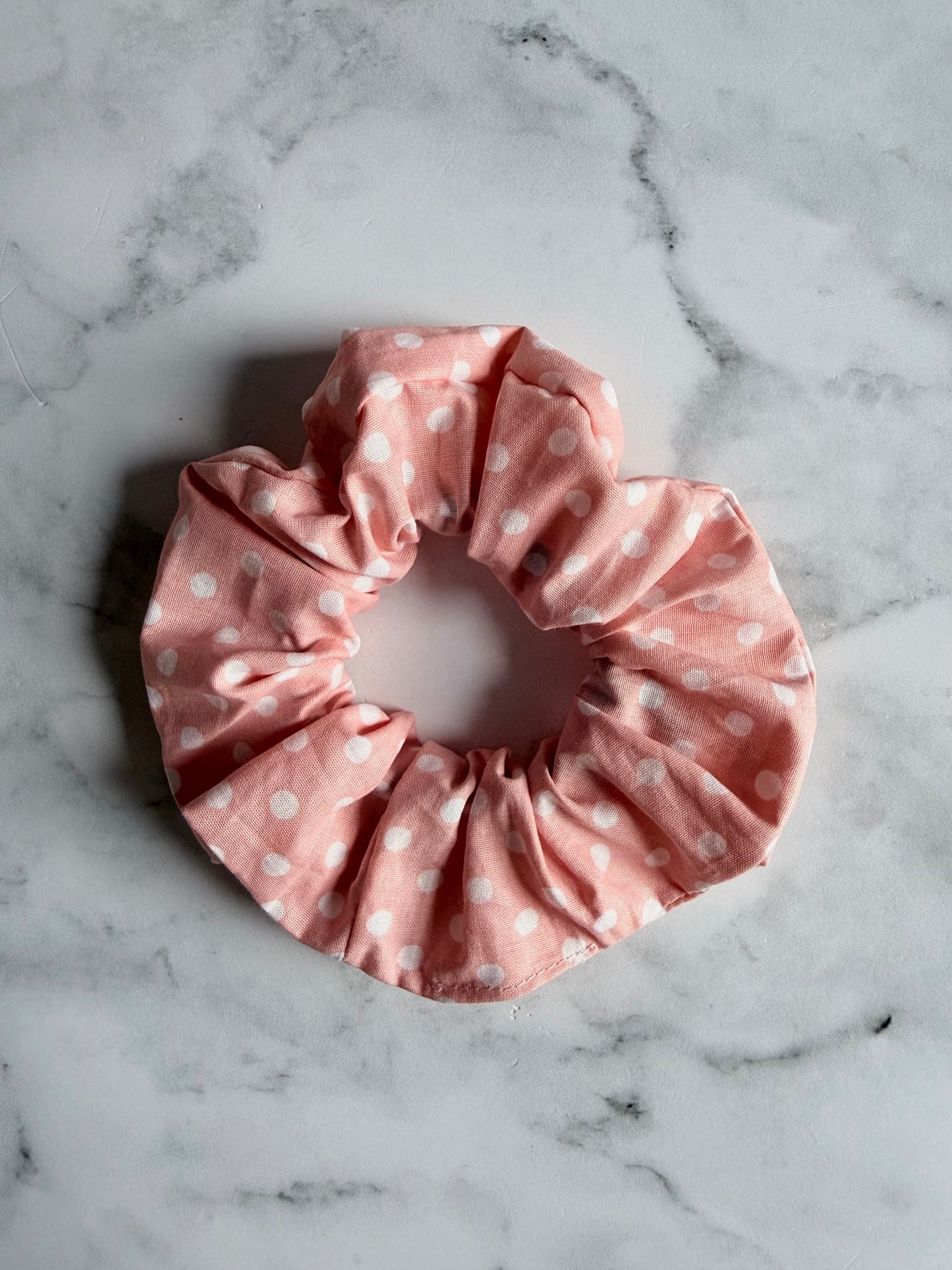 ROSE POLKA DOT SCRUNCHIE