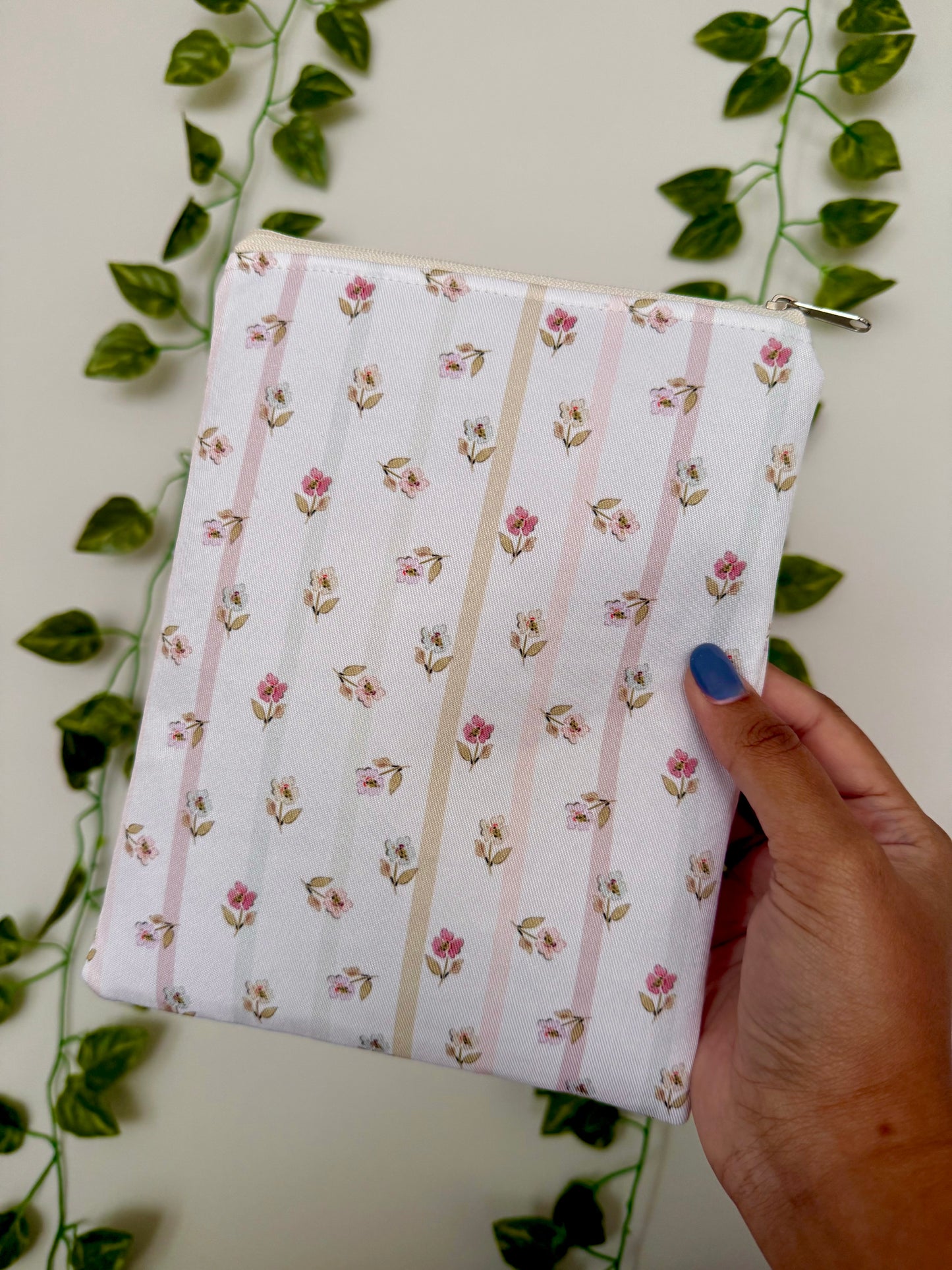 IRIS POUCH