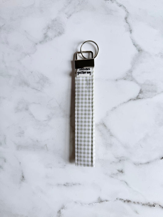 SAGE GINGHAM WRISTLET