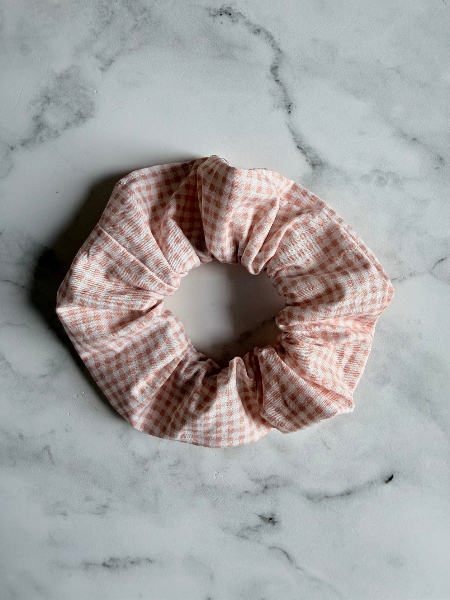 ROSE GINGHAM SCRUNCHIE
