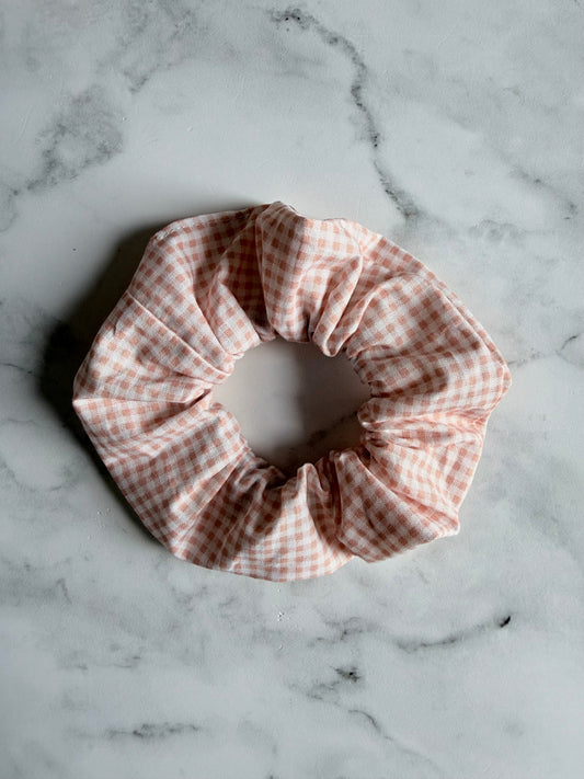 ROSE GINGHAM SCRUNCHIE