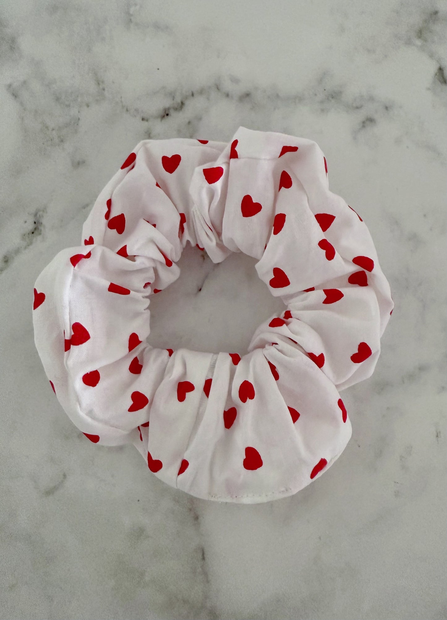 CONFETTI LOVE SCRUNCHIE