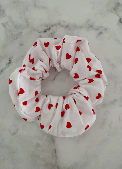 CONFETTI LOVE SCRUNCHIE