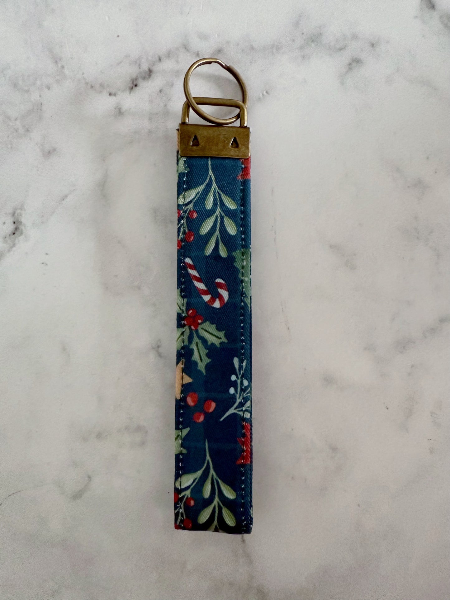 MISTLETOE WISHES WRISTLET