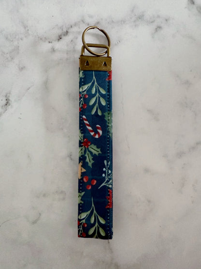 MISTLETOE WISHES WRISTLET